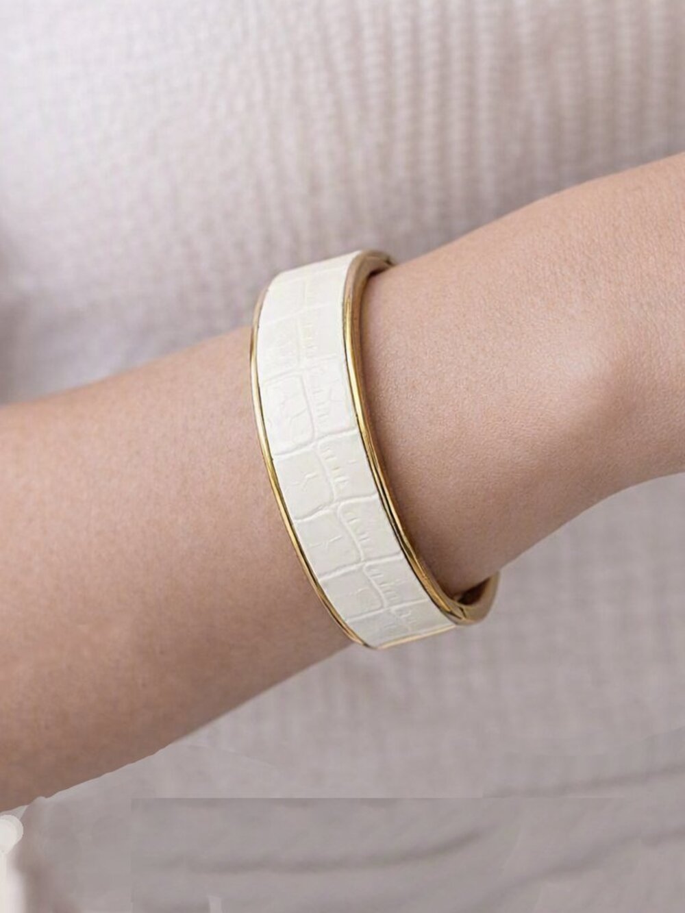 Vintage Gold Tone & Inlaid Croc Embossed White Leather Hinged Clamper Bracelet